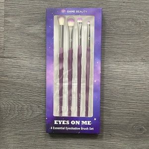 GAME BEAUTY
Eyes on Me 4 Essential Eyeshadow Brush Set
